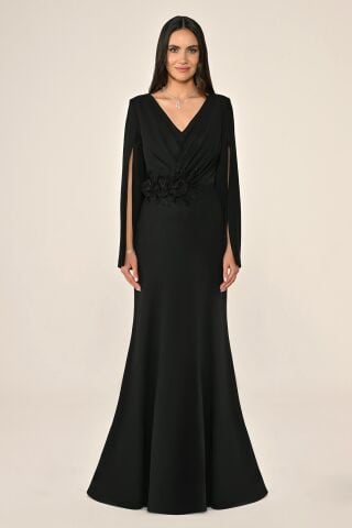 V Yaka Beli Çiçek Aksesuarlı Krep Uzun Elbise