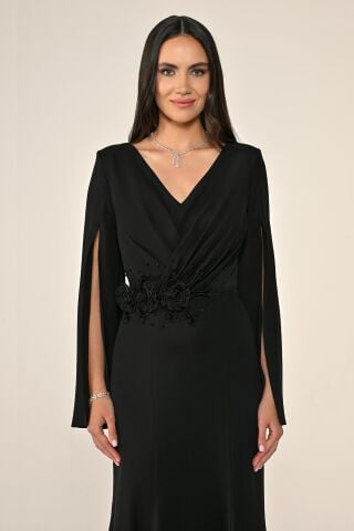 V Yaka Beli Çiçek Aksesuarlı Krep Uzun Elbise