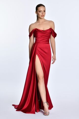 Schulterfreies langes Satinkleid mit Seitenschlitz, Burgunderrot - 38